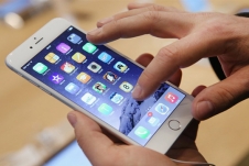 Apple vẫn chưa được buông tha, tiếp tục bị kiện vì bóp hiệu năng trên iPhone